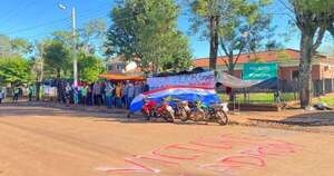 La Nación / Ciudadanos de Jesús de Tavarangüe toman municipio exigiendo respuesta de las autoridades