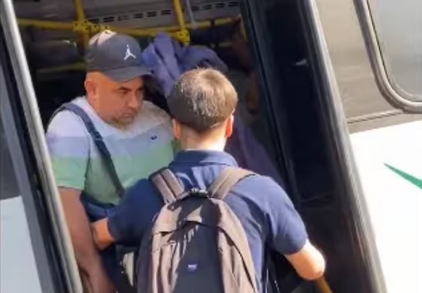 Grabaron a “descuidista” operando en bus de Areguá
