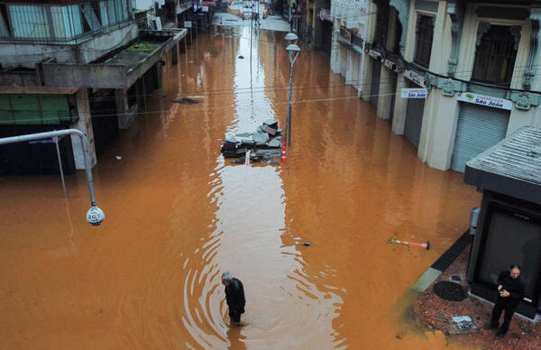 Suben a 84 los muertos por las inundaciones en Brasil - ADN Digital