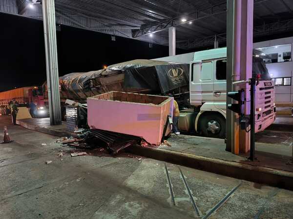 Fue al baño y se salvó de morir aplastado en pleno puesto del peaje de Trinidad