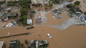 Joven paraguaya atrapada y desesperada por las inundaciones en Brasil