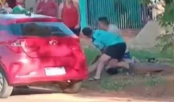 Vecinos atraparon a presunto “robagallinas” en Capiatá - Noticiero Paraguay