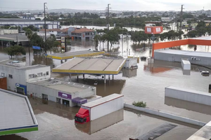 Dos paraguayos estarían entre los fallecidos por inundaciones en Porto Alegre - Noticiero Paraguay