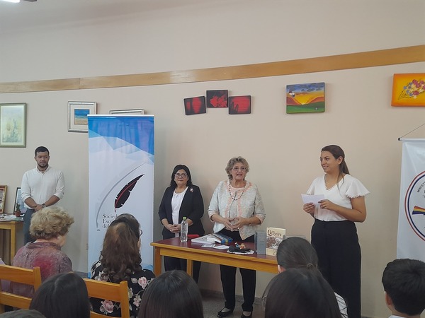 Actividad por el Día del Libro con apoyo de la Gobernación de Itapúa