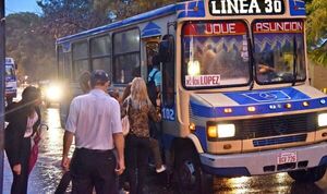 Viceministro asegura que paro de buses es un 'error'
