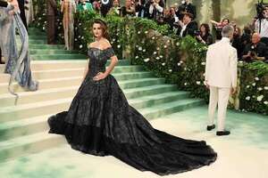 El vestido que lució Penélope Cruz en la Met Gala requirió 500 horas de trabajo artesanal - Gente - ABC Color