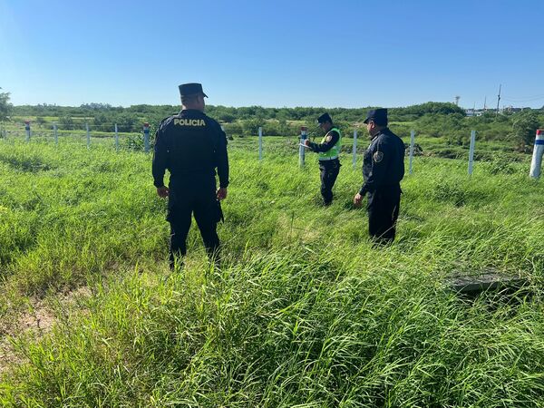 Mariano R. Alonso: Hallan el cadáver de una mujer en un patio baldío - trece