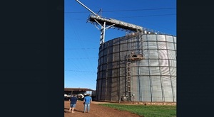 Santa Fe del Paraná: Obrero muere tras caer en la tubería de un silo - Noticias Paraguay