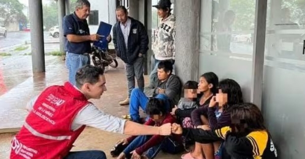 Rescatan a nueve niños indígenas en situación de calle en Encarnación