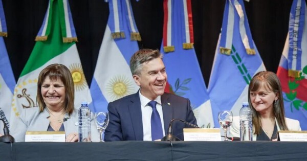 Santi recibió Zdero y el gobernador lo invitó a reunirse con Milei en el Chaco