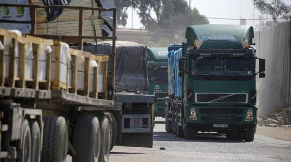 "Miles" de camiones de alimentos quedan varados en Egipto tras el cierre de cruce de Rafah