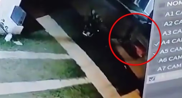 Feminicidio: video muestra a sospechoso con una carretilla y un bulto