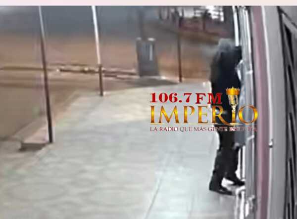 Individuo hurtó prendas de vestir de una tienda en barrio Obrero - Radio Imperio 106.7 FM