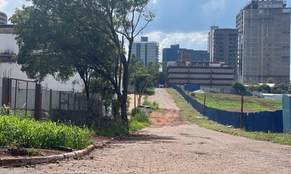 Calle está inutilizable a metros del microcentro en CDE