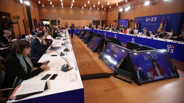 Pa铆ses de UE piden combatir los estereotipos de g茅nero en toma de decisiones financieras - Revista PLUS