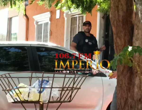 Agente de la SENAD apuntó con fusil a periodistas que cubrían allanamiento - Radio Imperio 106.7 FM