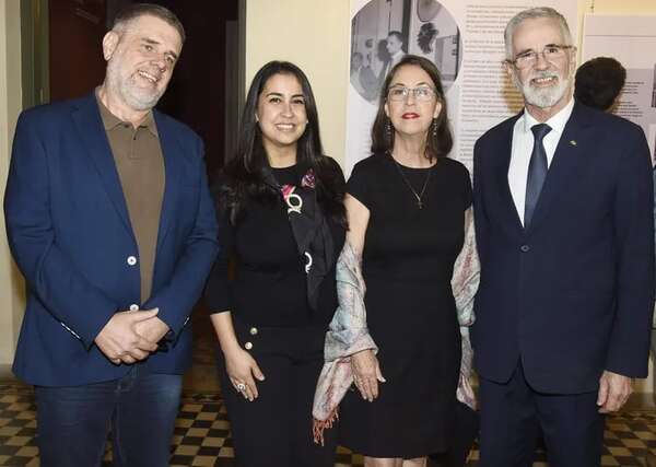 Brindis inaugural de la muestra “Huellas de Livio Abramo” - Sociales - ABC Color
