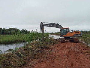 Emergencia vial: redoblan esfuerzos para mejorar caminos que conectan a 9.000 ñeembuqueños - .::Agencia IP::.