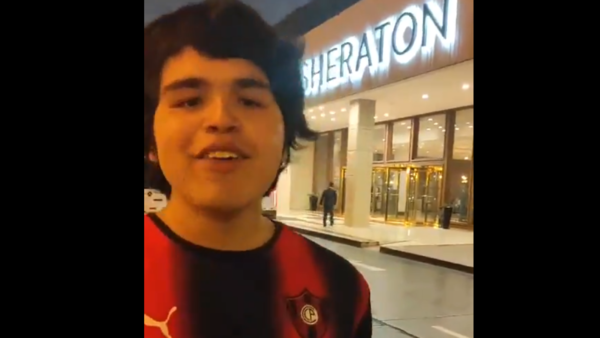 Peruano hincha del Ciclón acudió a hotel donde se hospeda el Azulgrana: "Que gane Cerro"