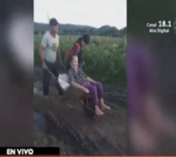 Cristal´i: En carretilla llevan a abuelos hasta a hospitales - Paraguay.com