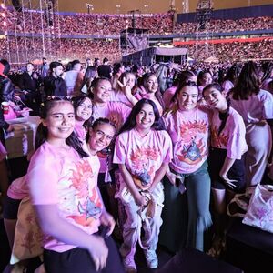 Karol G apoya a madres vulnerables de la Fundación Naho en Paraguay - El Independiente