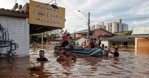  Brasil: Ascienden a más de 100 los muertos por devastadoras inundaciones en el sur del país
