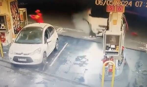 [VIDEO] Así fue el choque del pelotero que ka'ure entró por un surtidor