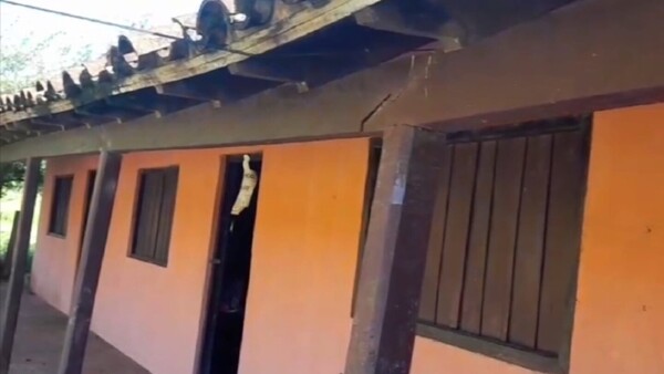 Escuela rural en Caaguazú está a punto de caerse y nadie hace nada