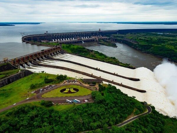 Itaipú: Paraguay debe utilizar ingresos para evitar suba de la factura de la ANDE e invertir en sistema eléctrico, afirman · Radio Monumental 1080 AM