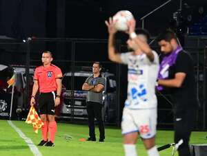 Víctor Bernay destacó lo hecho en el primer tiempo - Fútbol - ABC Color