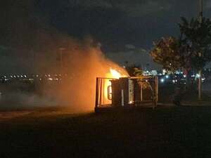 Arde un transformador de la ANDE en la Costanera de Asunción - Policiales - ABC Color