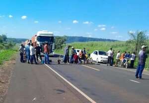 Video: kilómetros de cola provoca cierre sobre ruta PY03 en Canindeyú - Nacionales - ABC Color