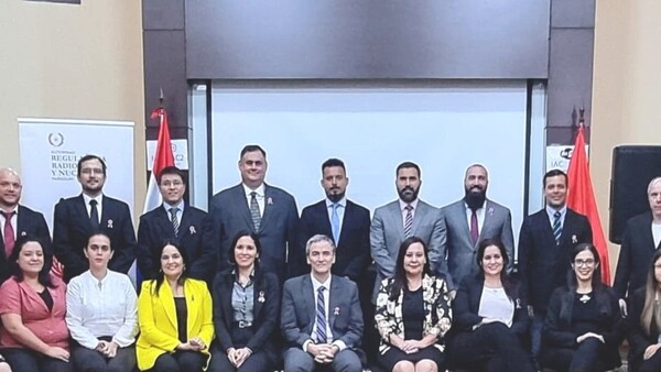 Cierran oficina radiológica estatal para celebrar aniversario del ente en churrasquería