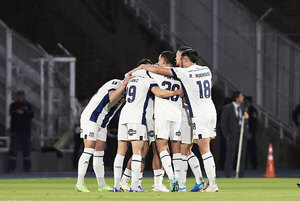 Versus / Con Ramón Sosa y Matías Galarza, Talleres derrota a Barcelona y se acerca a octavos