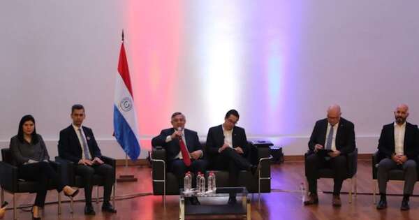 La Nación / Encuentro del MEC con las universidades del país