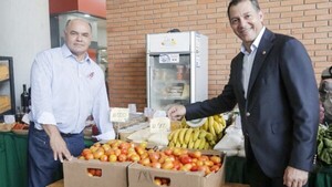 MAG hace campaña con tomate barato y recibe fuertes críticas