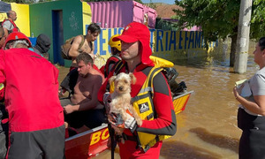 “No paramos de sacar personas de los lugares inundados” Bombero paraguayo en Río Grande do Sul - OviedoPress