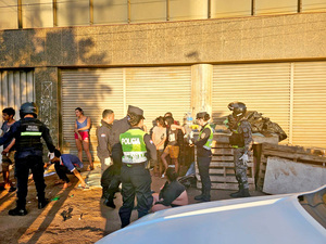 Policías y agentes de la Senad intervienen puntos de venta de drogas en CDE - La Clave