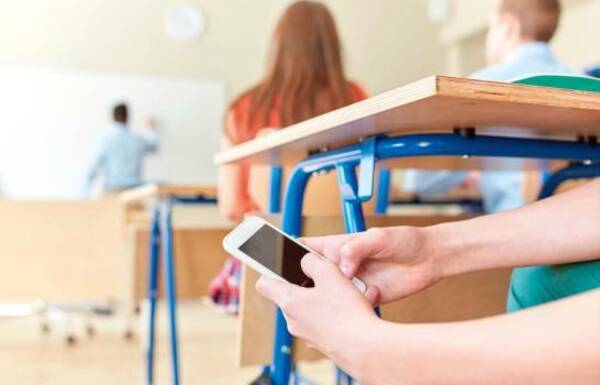 Fotos de varias alumnas desnudas desatan el escándalo en un colegio religioso