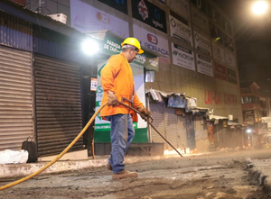 Se espera que bacheo de la zona baja de avenida Adrián Jara sea más resistente      - La Clave