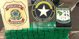 Paraguayo cae en el Puente de la Amistad con más de 100 panes de marihuana prensada
