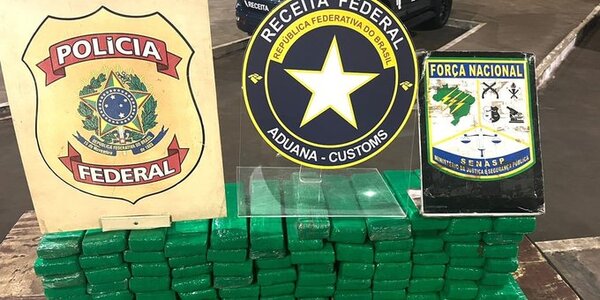 Paraguayo cae en el Puente de la Amistad con más de 100 panes de marihuana prensada
