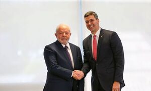 Oficial: Paraguay firma histórico acuerdo con Brasil sobre tarifa de Itaipú - trece
