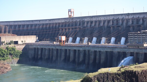 Tarifa de Itaipú: Experta apunta a priorizar infraestructura energética en beneficio de la ciudadanía