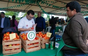 Feria de la Agricultura Familiar ofrece tomates a precios accesibles