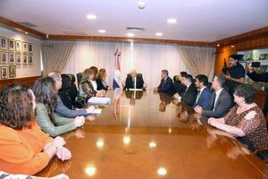 Presidente Benítez Riera recibió en audiencia a representantes de la Aidef
