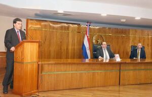 Ministro Santander presentó la obra Ministro Santander presentó la obra "El Derecho de la propiedad"