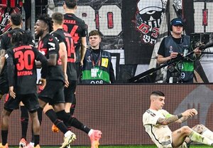 Versus / Lo del Leverkusen ya es indescriptible: Salvó el invicto y es finalista de la Europa League