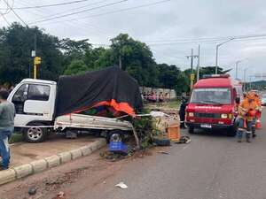 AUDIO: Joven fallece tras el choque de dos camiones en Pedrozo - Periodísticamente - ABC Color