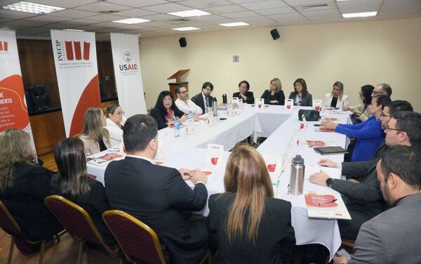 Ministra Llanes encabezó mesa de trabajo para analizar criterios jurídicos en la aplicación de leyes del fuero Penal